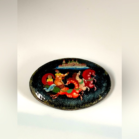 Jewelry - 🎉Host Pick🎉 Vintage Oval Brooch